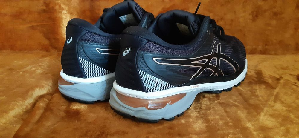 Кроссовки Asics женские лето
