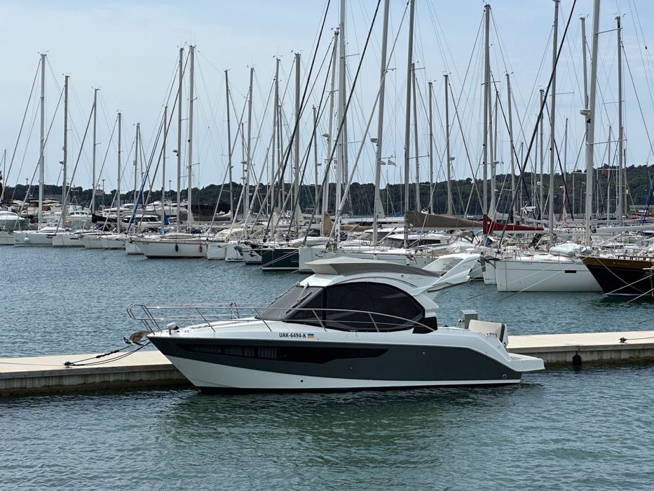 Моторная язта Galeon 300 FLY