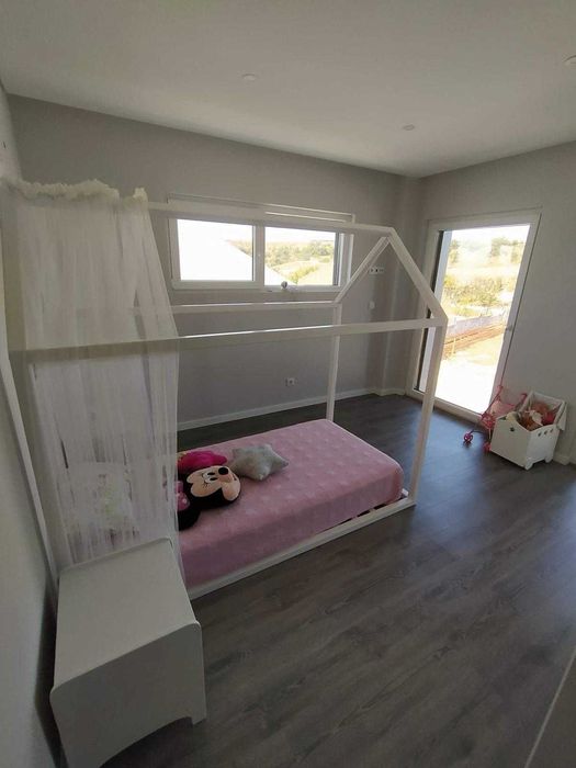 Cama de menina estilo castelo/casa