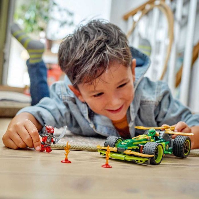 Klocki Lego Ninjago 71828 Samochód wyścigowy Lloyda z napędem