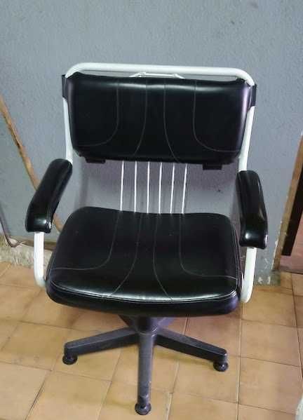 Cadeira nova com proteção