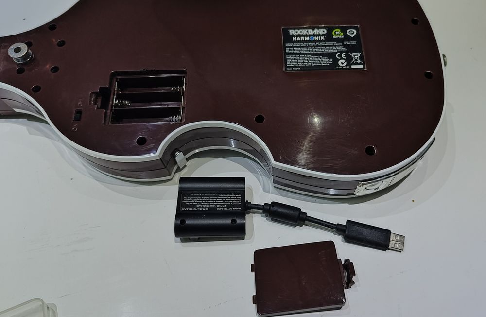 PS3 Guitarra Beatles Hofner + Dongle Original + microfone + jogos