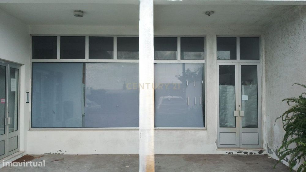 Invista no Futuro: Espaço Comercial na Ribeira Grande