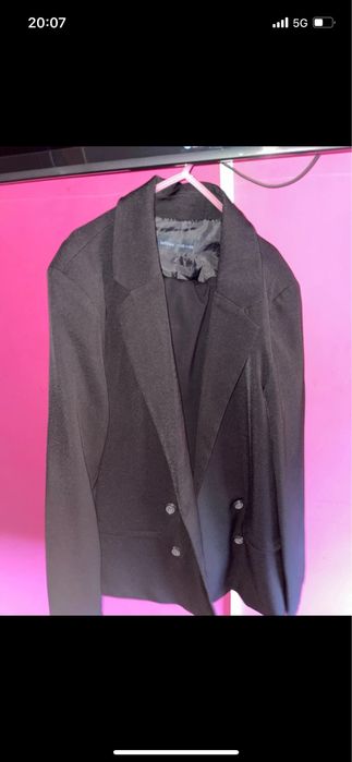 Fato preto como novo