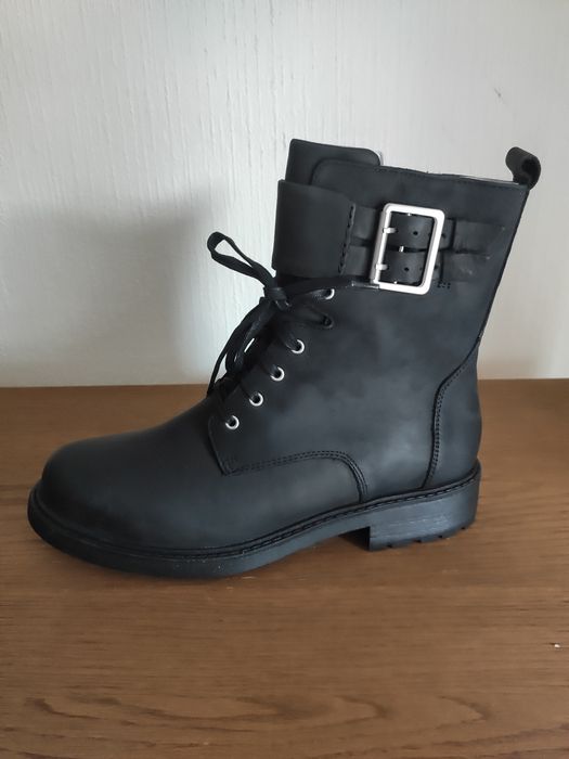 Skórzane buty Clarks