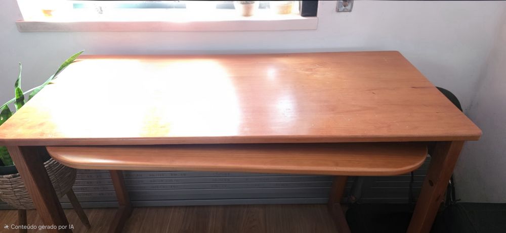 Vendo mesa secretaria com apoio