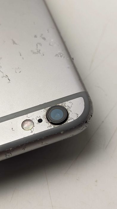 iPhone 6S com ecrã estragado (para arranjar ou para peças)