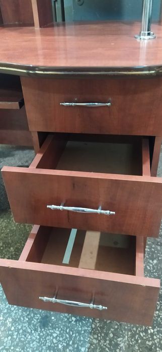 Комп'ютерний стіл