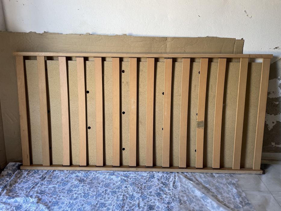 Cama solteiro, em bom estado