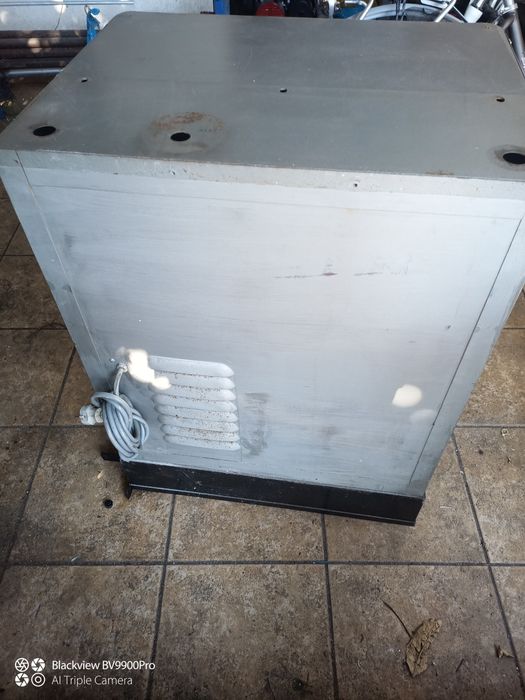 Uma banca com rodas muito boas arrumações de ferramentas ou o que  pre