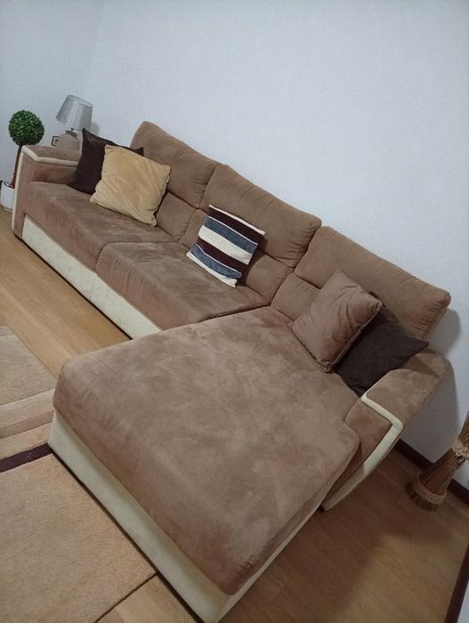 Sofá com chaise long