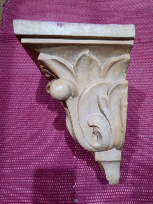 Peanha ou missula centenária em gesso
