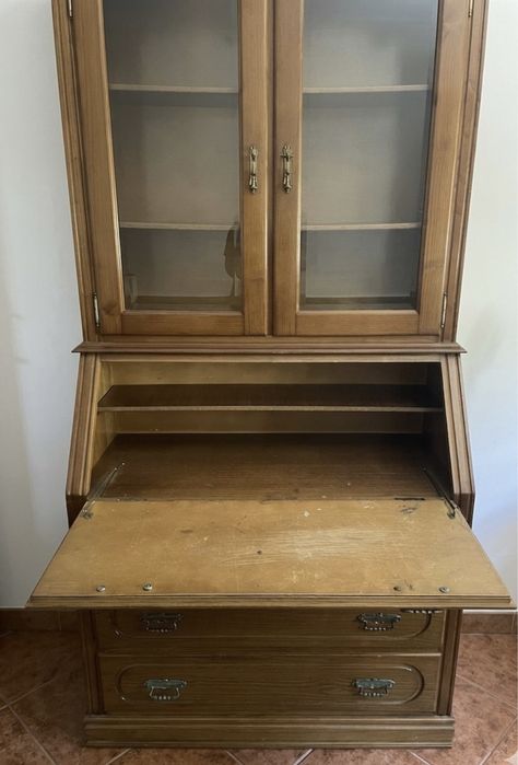 Móvel Secretária Bureau Antigo em Madeira (Estilo Clássico) – Com Vitrine