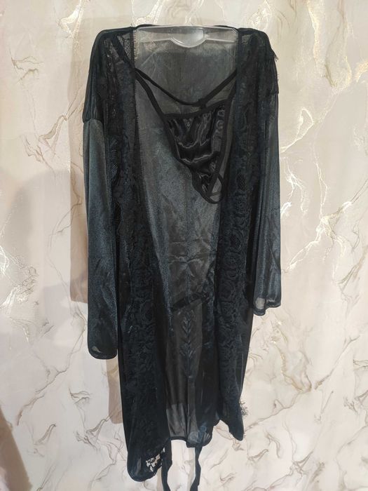 Czarny szlafroczek plus stringi uni