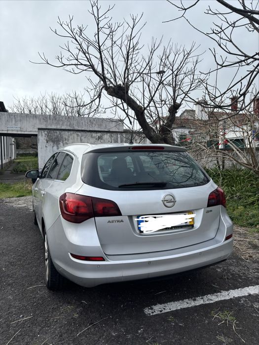 Opel Astra Caravan-2011