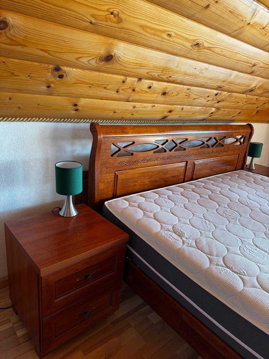 Łóżko z materacem premium + 2 szafki nocne – komplet do sypialni