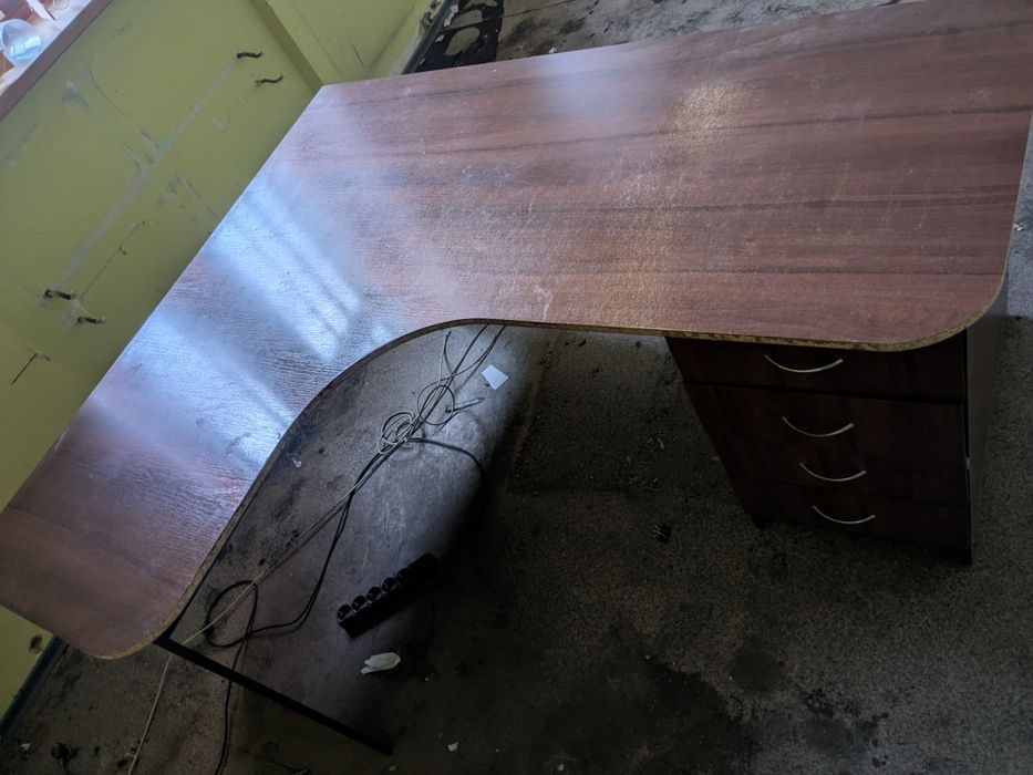 Меблі офісні  б/в