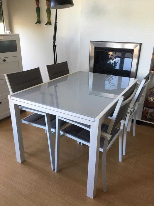 Mesa NATERIAL em óptimo estado