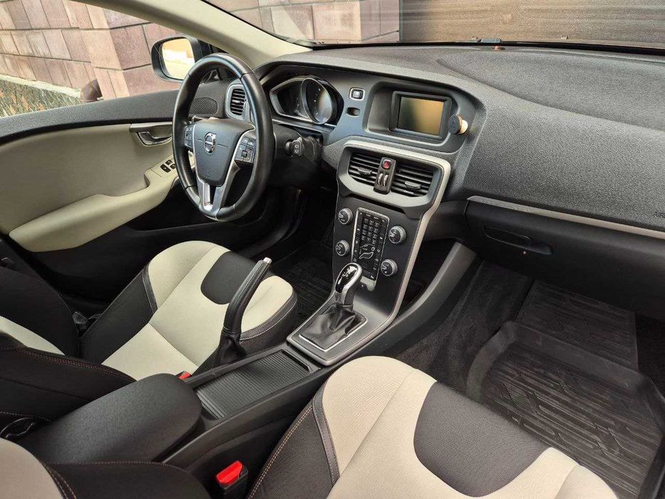 Автомобіль Volvo V40 Cross Country 2018