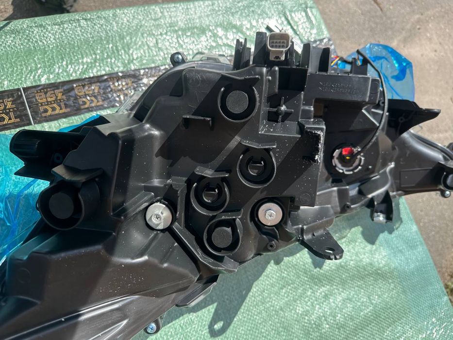 Фари, фара Toyota Rav4 Тойота Рав4 2022 2023 2024