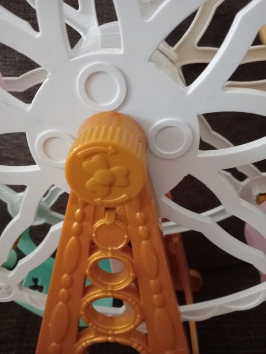 Roda gigante das Barriguitas que dá música