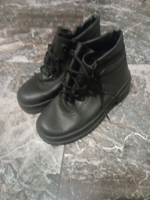 Продам спец обувь