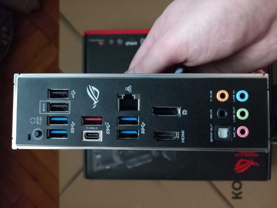 Материнська плата ASUS ROG STRIX B550-F GAMING RGB AM4