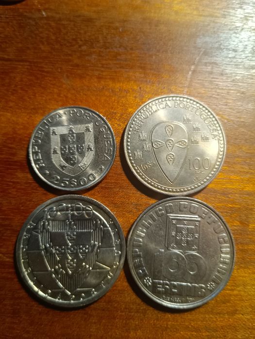 4 moedas comemorativas