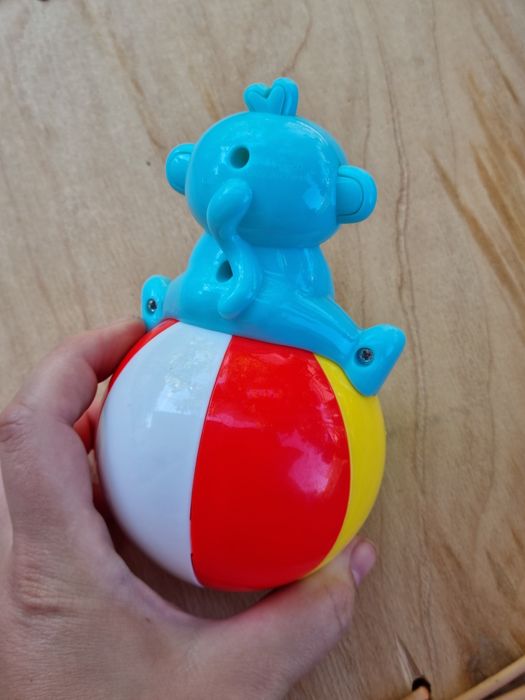 Неваляшка обезьянка