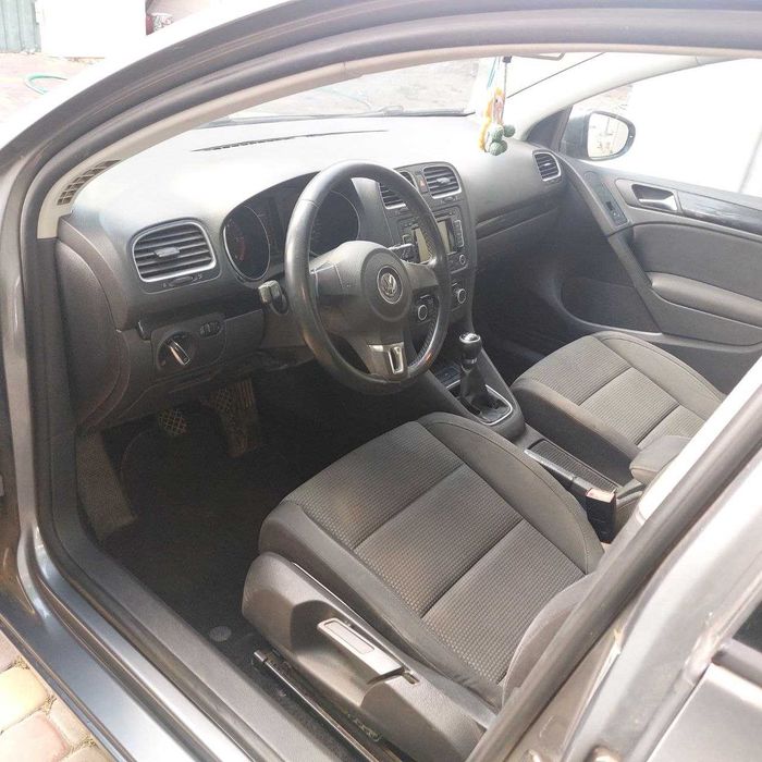Автомобіль Volkswagen Golf 2010