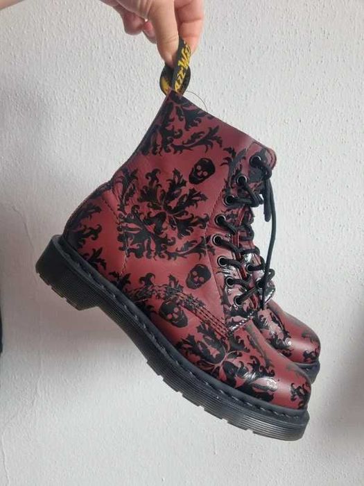 Dr. Martens Cassidy leather halloween martensy w czaszki wzory goth