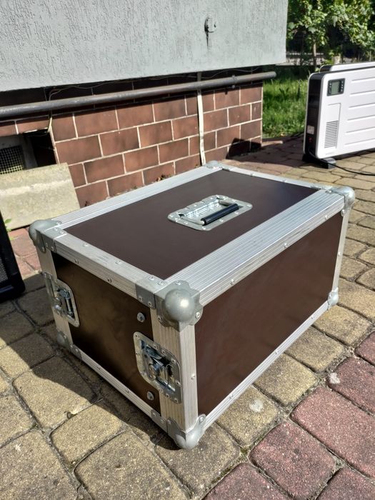 Rack case 6u skrzynia na gumowych nóżkach