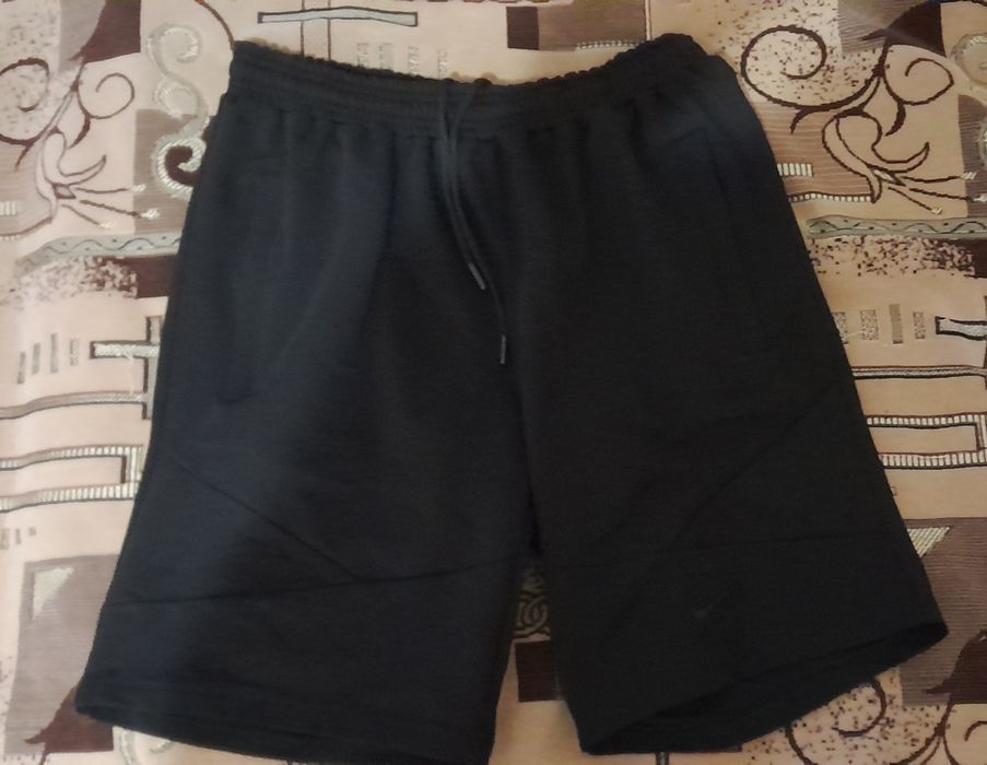 Нові чорні легкі чоловічі шорти