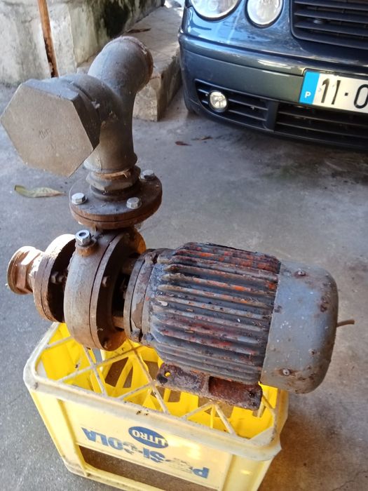 Motor trifásico, 2,5 polegadasde tirar água do poço.