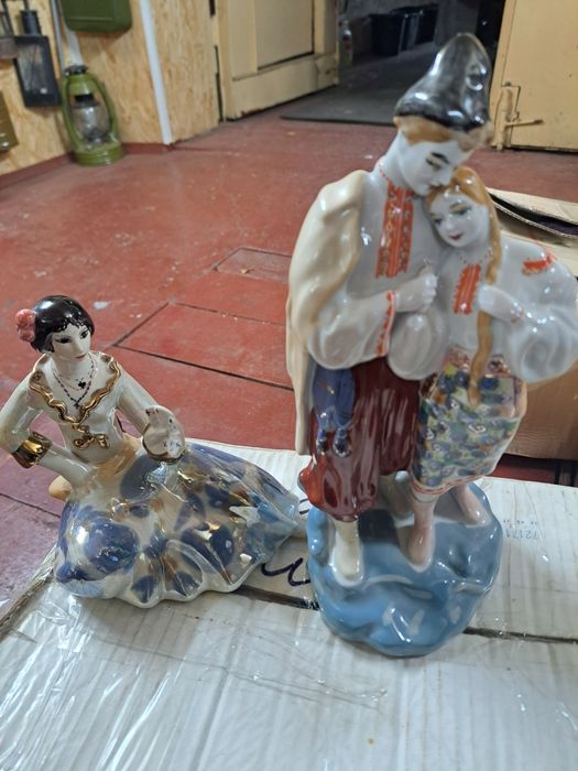 Фарфорові  статуетки