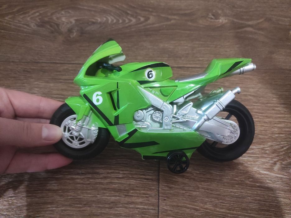 Мотоцикл Bandai могучие ренджеры Helio Cycle 2006 MV Agusta 1:18