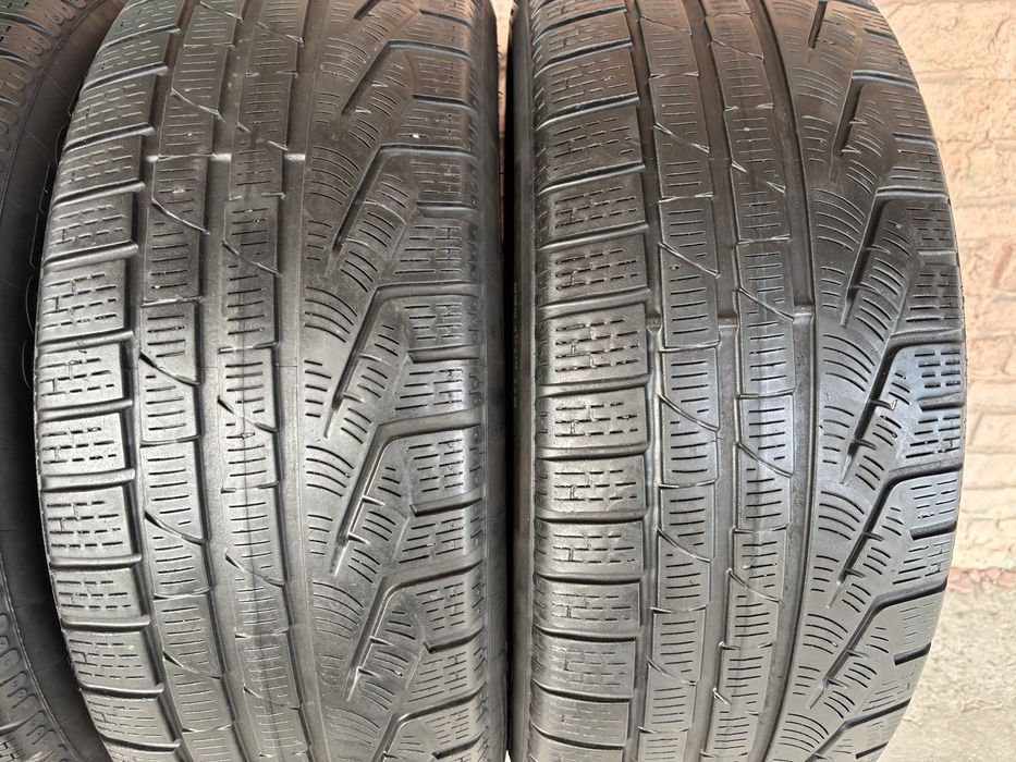 Комплект зимових шин 235/55R18 Pirelli