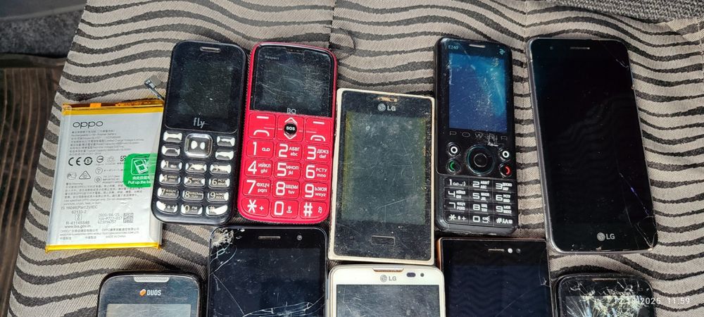 Телефони на запчастини