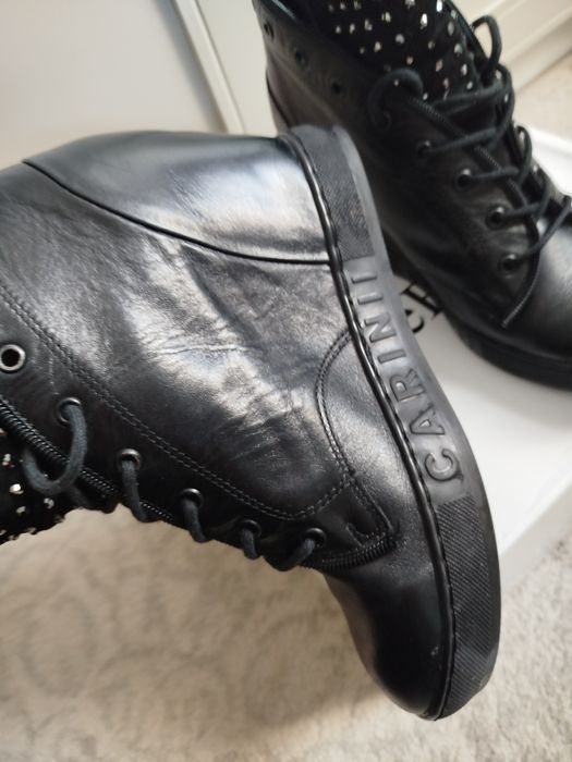 Sneakersy na koturnie Carinii 40 czarne