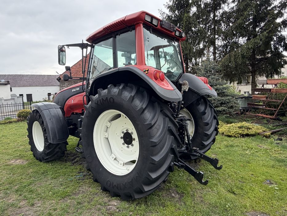 Valtra T120 przedni podnośnik