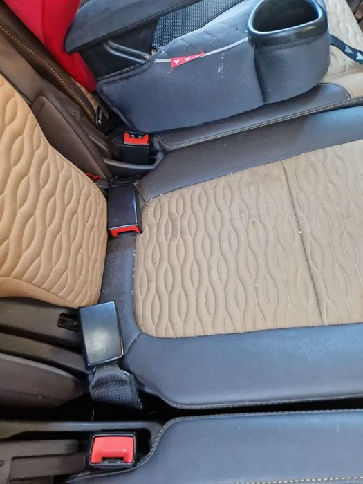 Pranie tapicerki samochodowej /Kompleksowe sprzątanie wnętrza auta