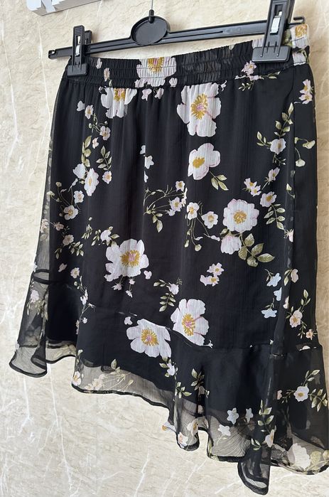 Czarna lejąca spódnica w kwiaty vero moda S 36