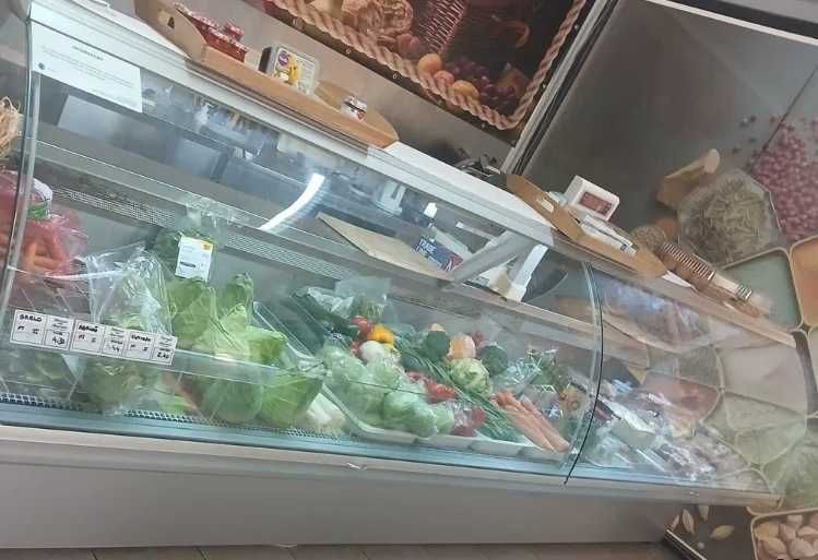 vitrine refrigerada da marca Mafirol com 3.70mts - Motor Incorporado Plug-in