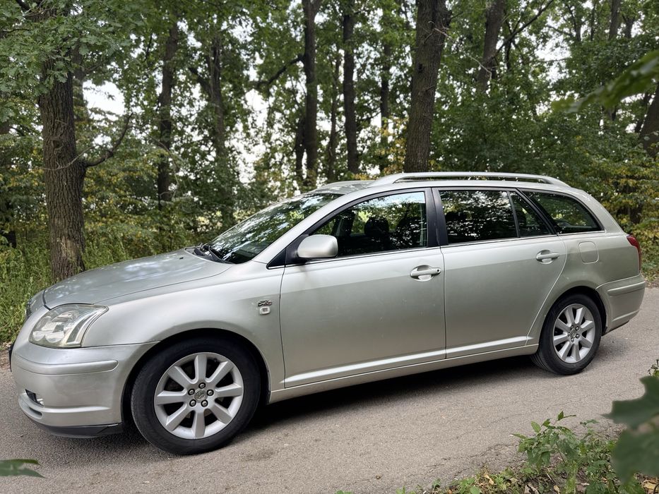 Авто универсал Avensis 2.0 D-4D