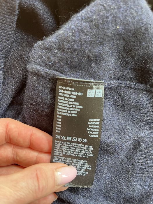 Kaszmirowy sweter marki Uniqlo