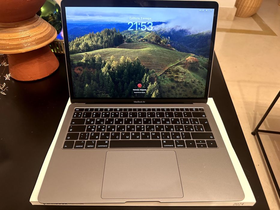 MacBook Air retina 13 inch 2019 8GB