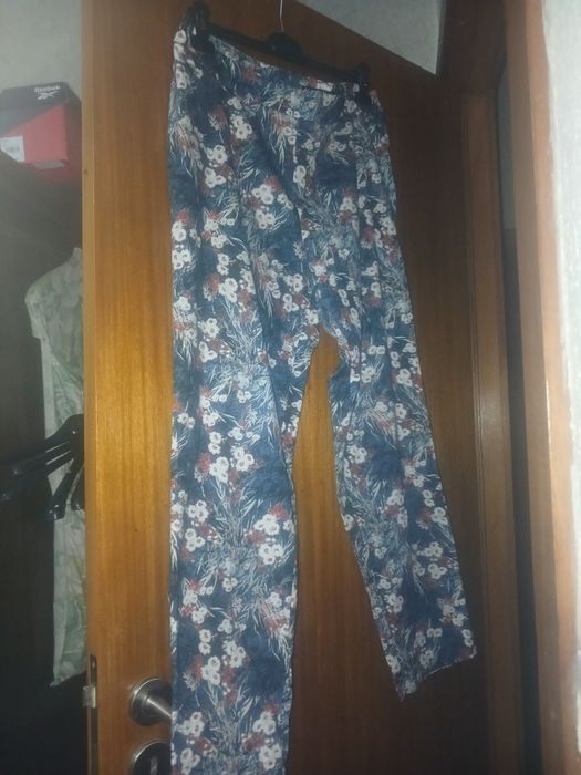 Calças azul marinho com flores xl