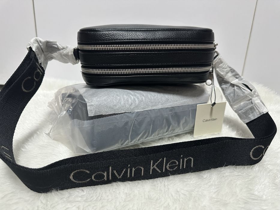 Жіноча сумка-кросбоді Calvin Klein- Ultralight Crossbody Bag