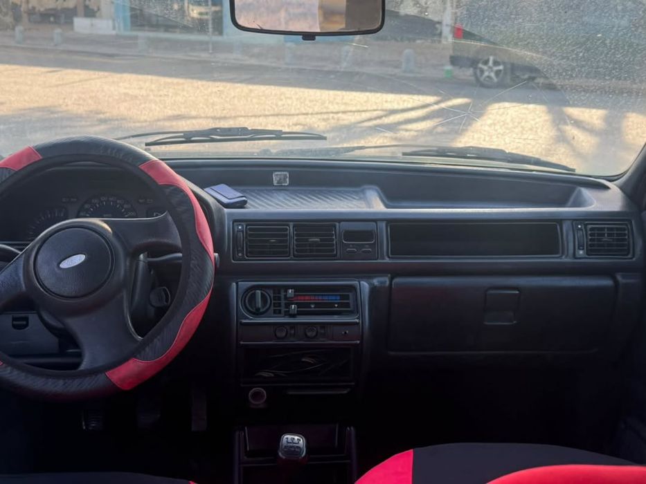 Ford Fiesta 1.1 — photo 4