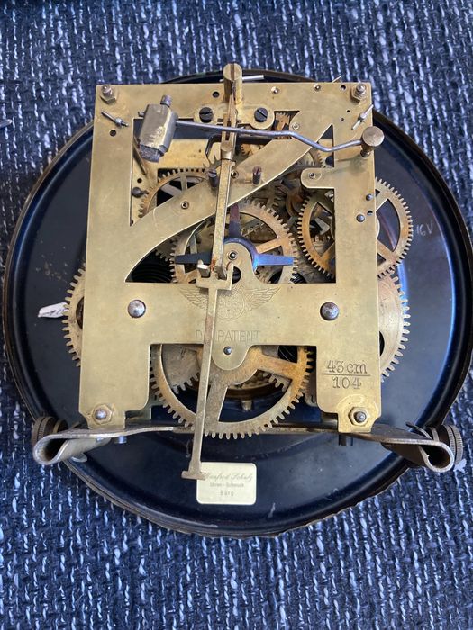 Годинник старовинний . Німеччина.